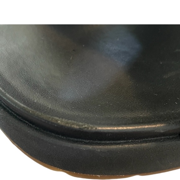 Ugg Emily Patent Leather Sandals Slides
Ladies 10 - Picture 6 of 7